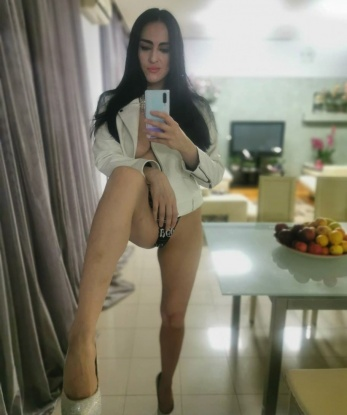 Воплотение женственности и откровенности, я готова погрузиться с тобой в безграничный мир удовольствия. Живу в Москве, в самом сердце соблазнительных возможностей. Снимок моего аппетитного тела пробуждает все самые горячие фантазии. Мои услуги к мертвому сезону относятся столы описательные, но уверяю, что каждая из них доставит тебе незабываемый опыт настоящего наслаждения. Клиенты очарованы моими умениями и неутомимым желанием удовлетворить их каждую потребность. Позволь мне подарить тебе мгновение подлинного наслаждения. 😘🔥✨ 12422, 28 лет