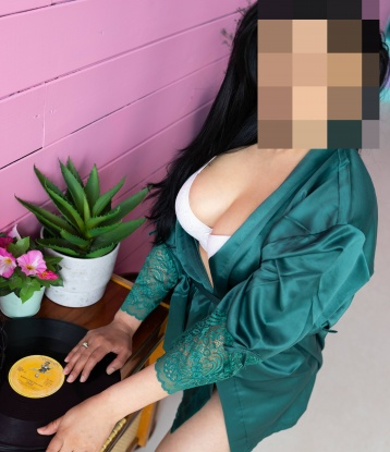 😏 Живу в Москве, столице страсти и разврата. Мои услуги полны эротических наслаждений 💋, я умею сделать массаж и погрузить тебя в мир блаженства. Предлагаю широкий спектр возможностей – от классического секса до экзотических фантазий. 💦 Мои клиенты остаются довольны, о чем говорят положительные отзывы. 🌟 Фотографии настоящие и проверенные, все мои достоинства в полном раскрытии. Жду тебя, чтобы сделать нашу встречу незабываемой! 😉 3298, 30 лет